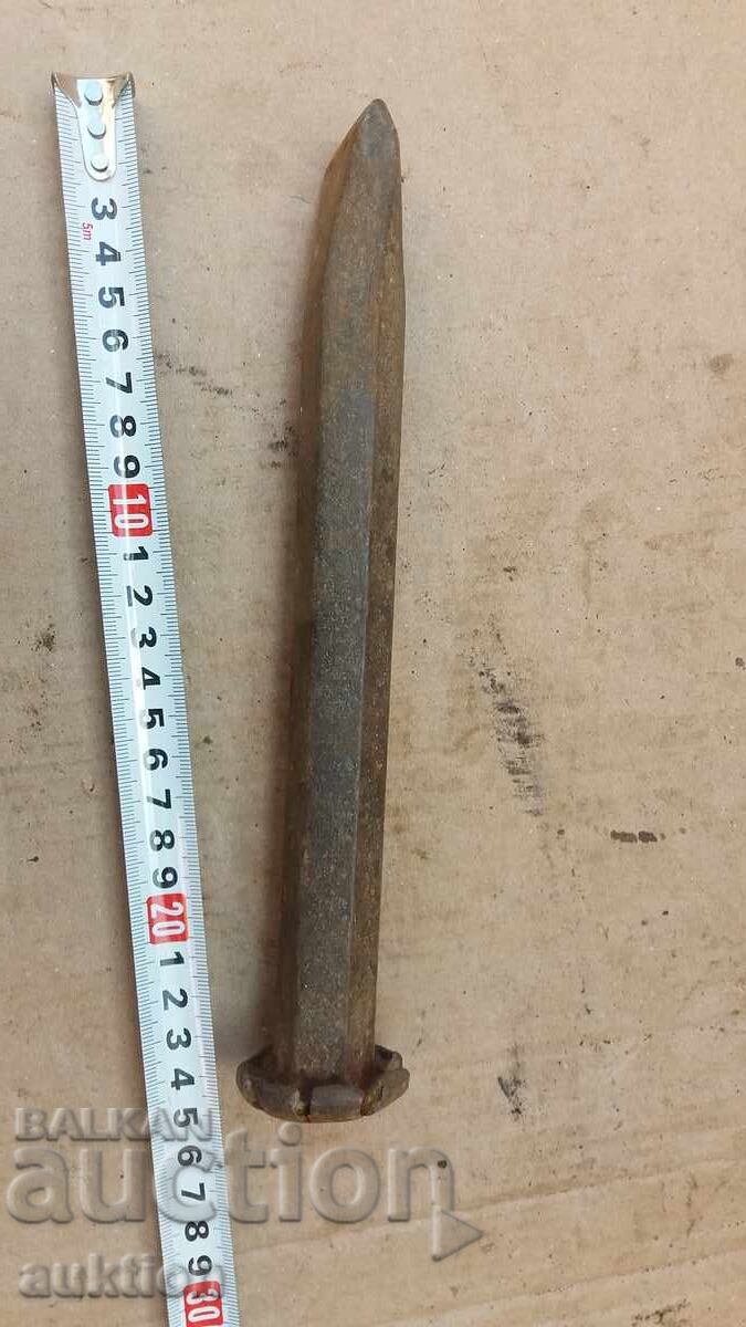 Доставка на МАСИВЕН СТОМАНИЗИРАН КЛИН, СЕКАЧ