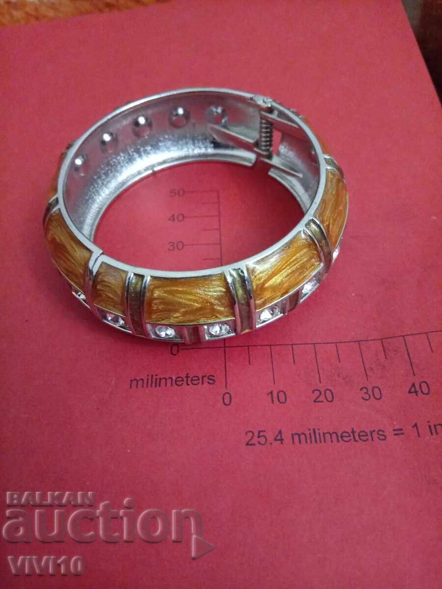 Αρχαίο βραχιόλι σμάλτου Αρχαίο βραχιόλι σμάλτου