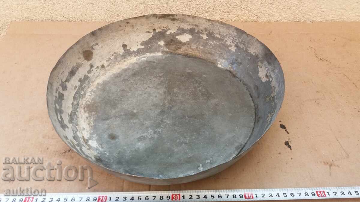 Παράδοση Μπακιρένια σφυρήλατη αναγεννησιακή μεγάλη τάβα, κούπα Παράδοση Μπακιρένια σφυρήλατη αναγεννησιακή μεγάλη τάβα, κούπα