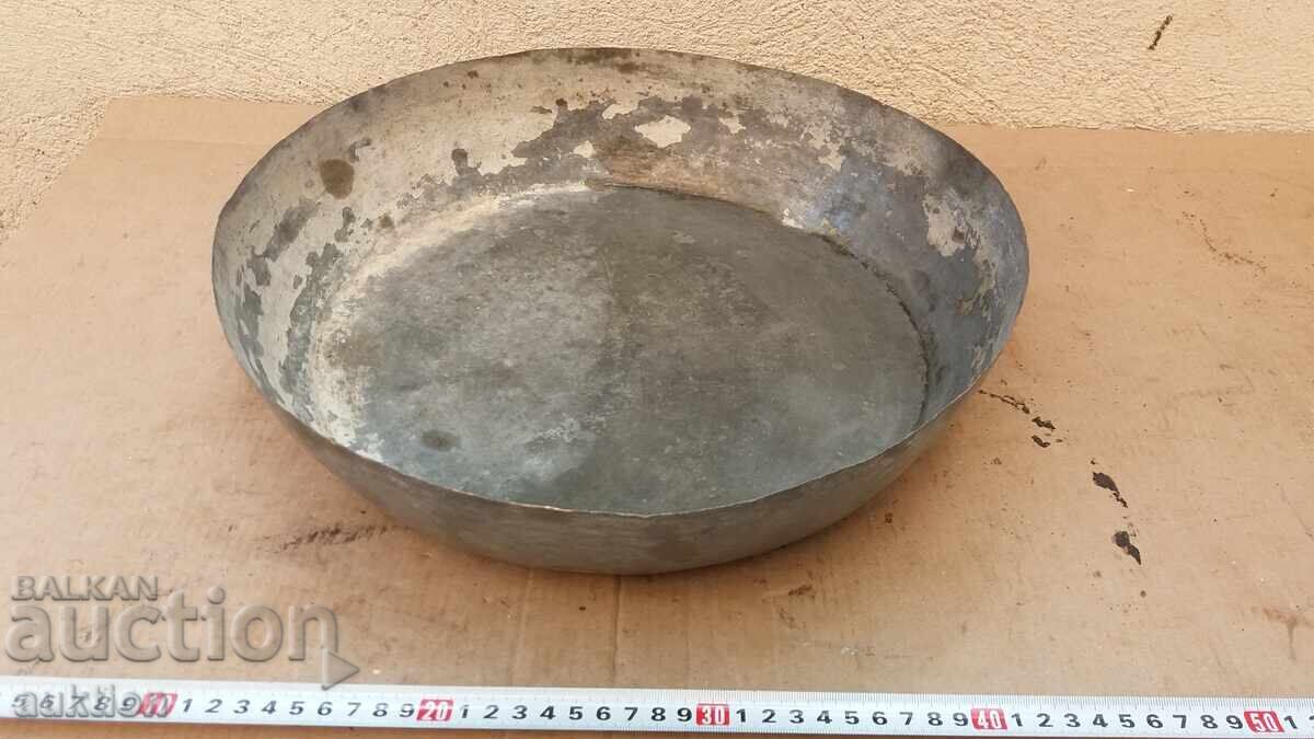 Μπακιρένια σφυρήλατη αναγεννησιακή μεγάλη τάβα, κούπα Μπακιρένια σφυρήλατη αναγεννησιακή μεγάλη τάβα, κούπα