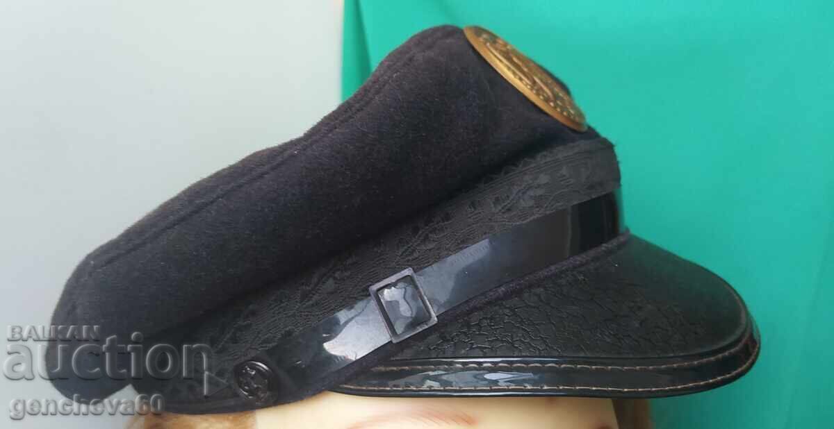 Șapcă veche, cu vizieră, Germania cu preț € 20.00 | 39.12 BGN Șapcă veche, cu vizieră, Germania cu preț € 20.00 | 39.12 BGN