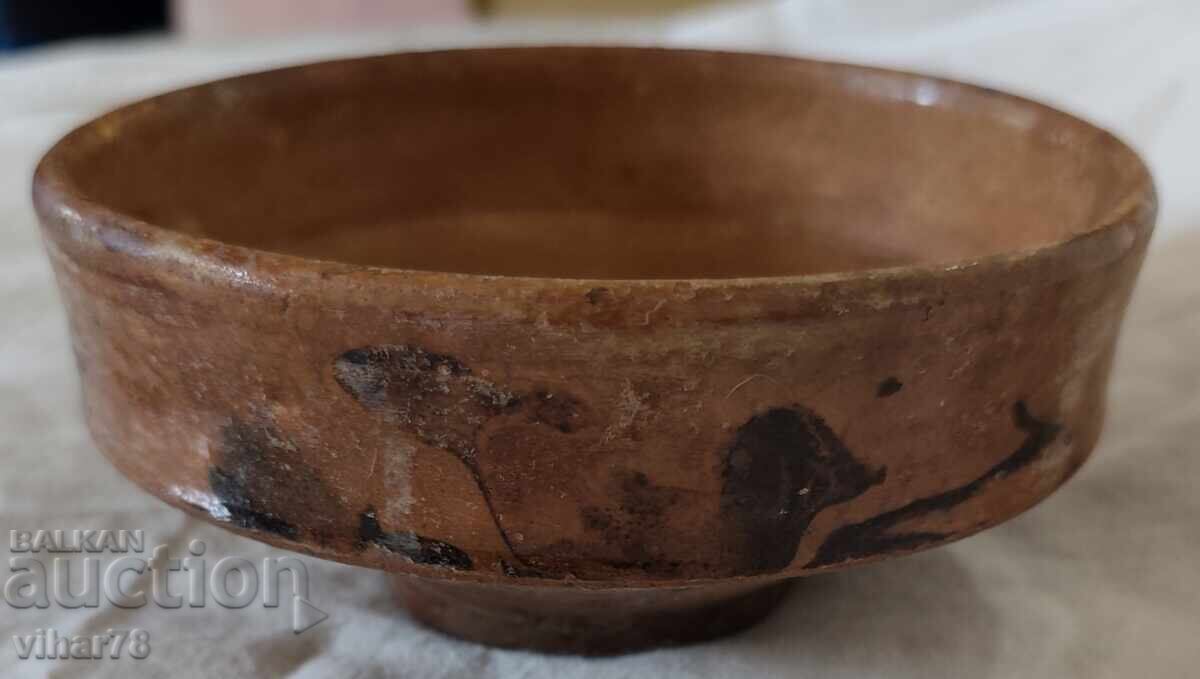 Oală veche din ceramică