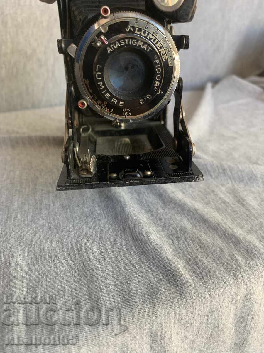 Old mechanical camera Lumiere with price 90.00 BGN | € 46.02 Old mechanical camera Lumiere with price 90.00 BGN | € 46.02