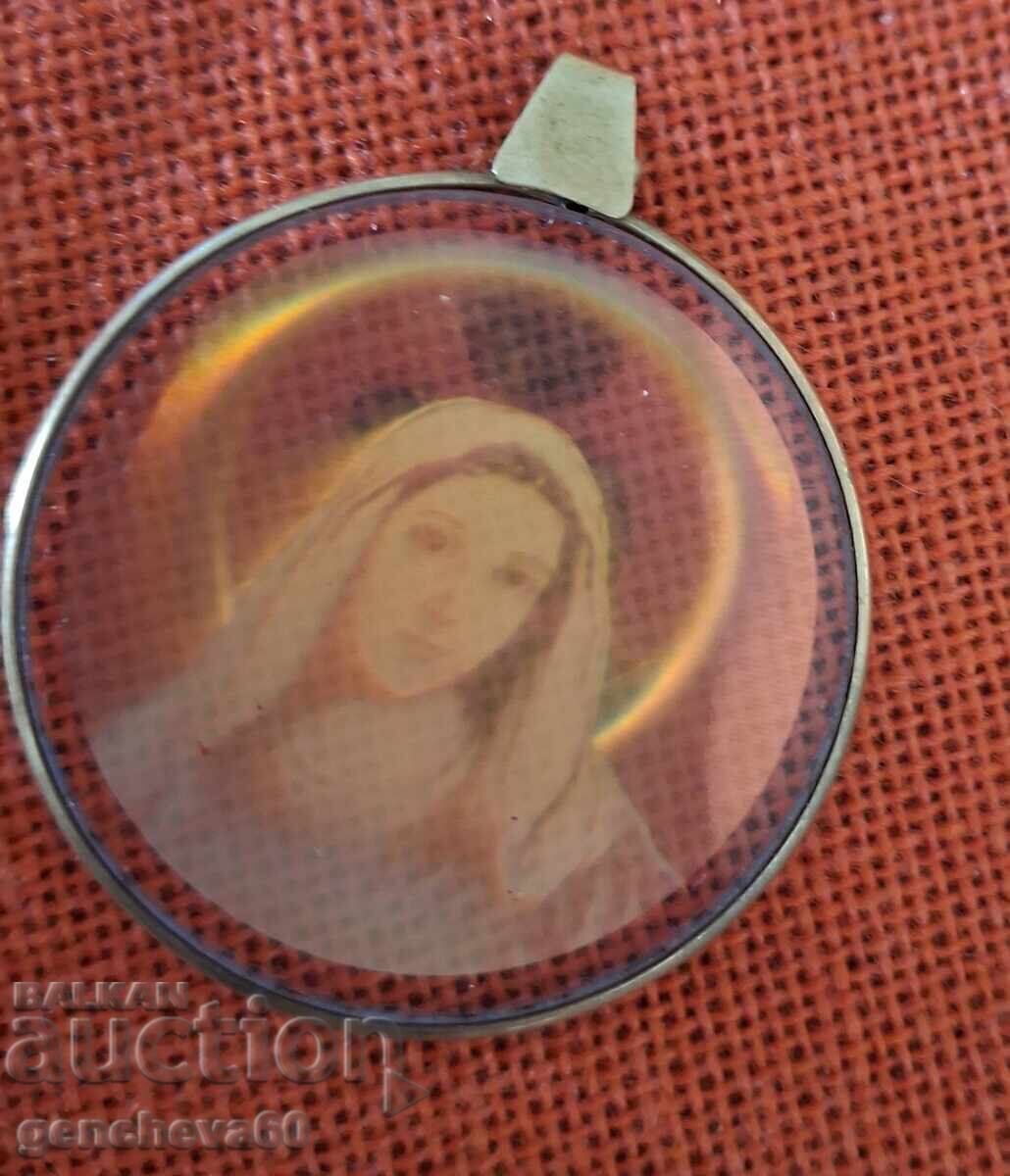 Pandantiv vintage holografic rar cu preț € 21.00 | 41.07 BGN Pandantiv vintage holografic rar cu preț € 21.00 | 41.07 BGN