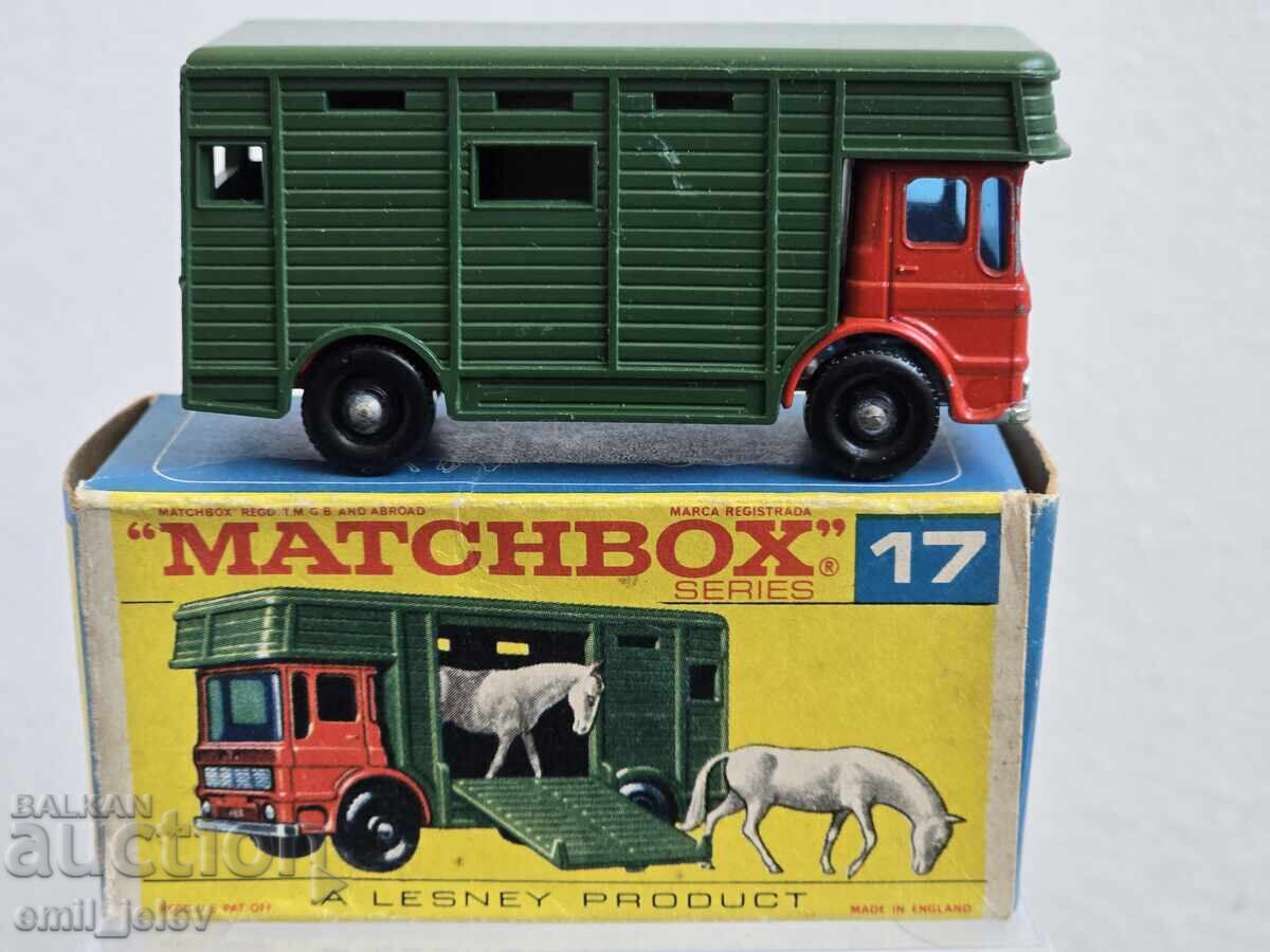 Auction  LESNEY MATCHBOX-17E AEC Horse Box 1969