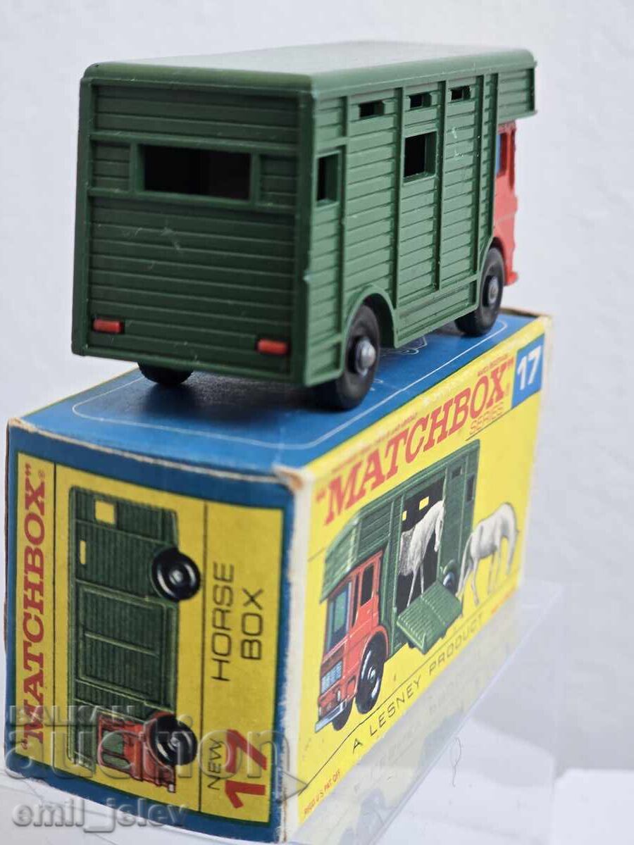 LESNEY MATCHBOX-17E AEC Horse Box 1969 - 5
