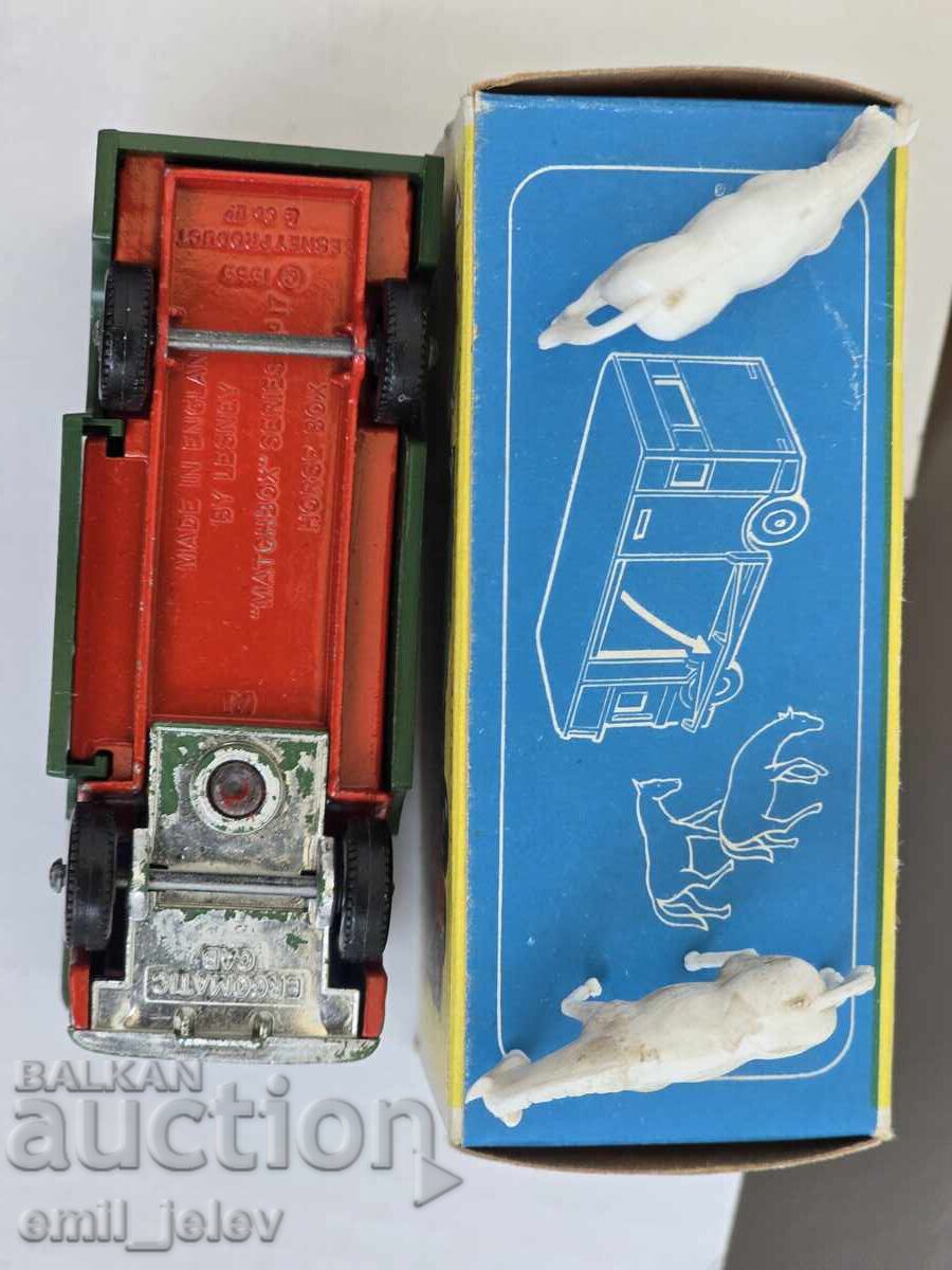 LESNEY MATCHBOX-17E AEC Horse Box 1969 - 7