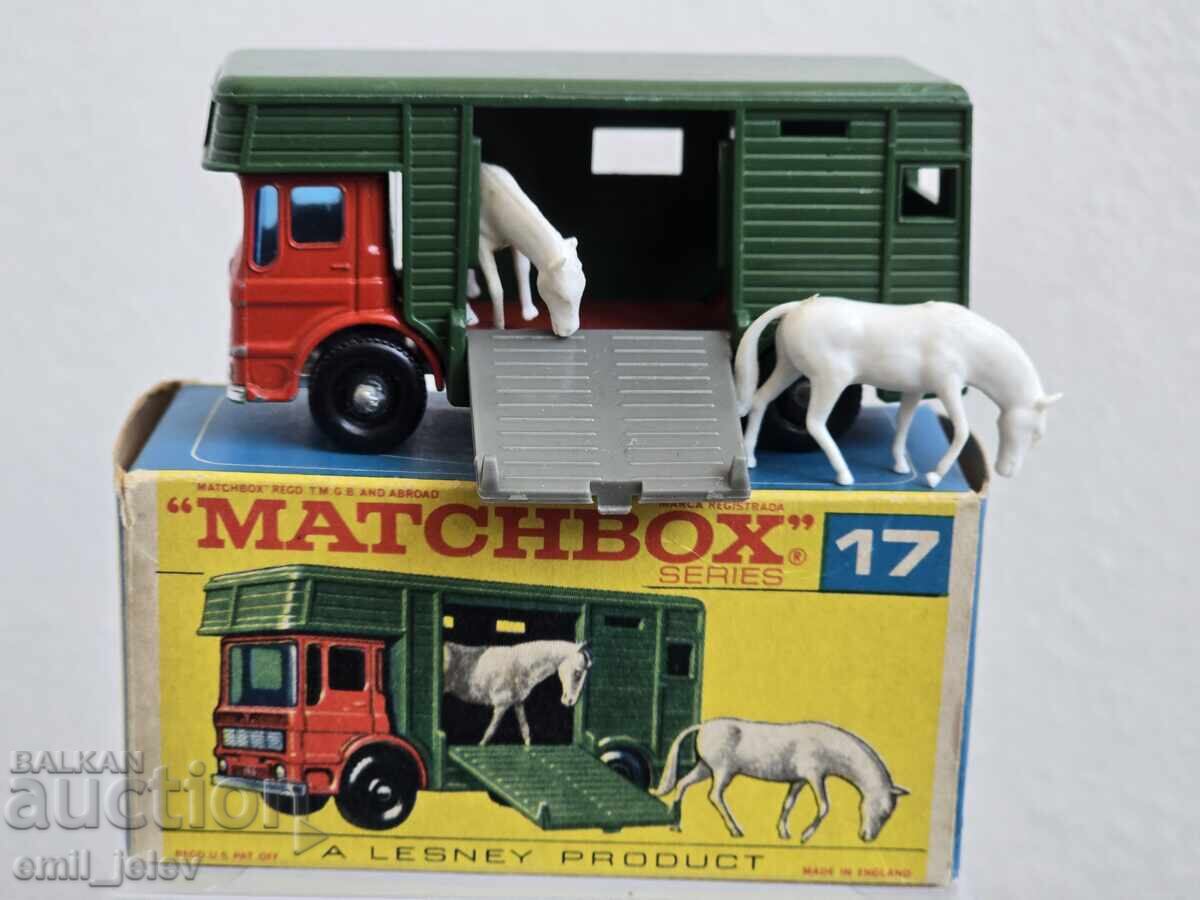 LESNEY MATCHBOX-17E AEC Horse Box 1969