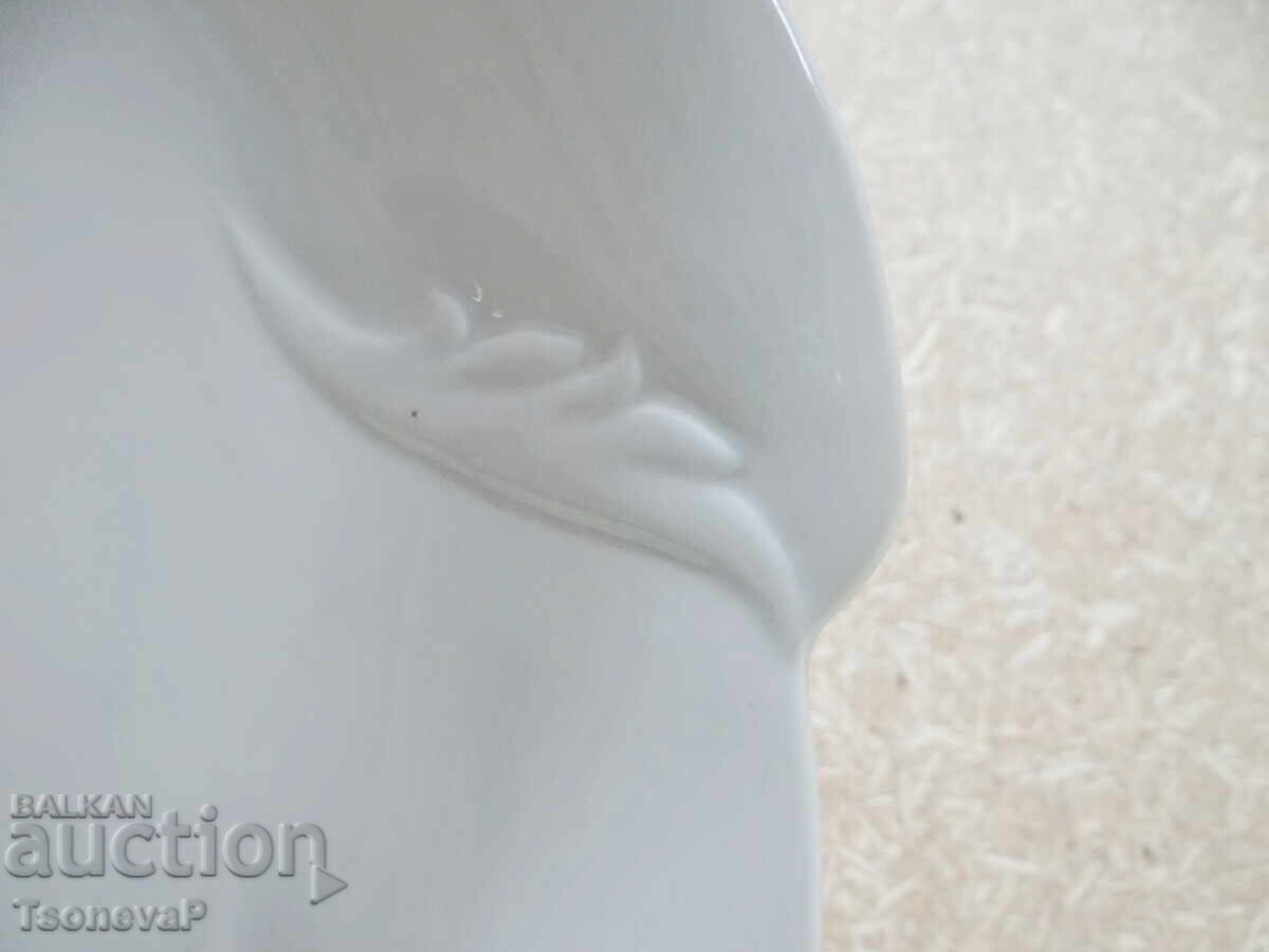 Platou din porțelan, farfurie mare "Kitka" cu preț 5.00 BGN | € 2.56