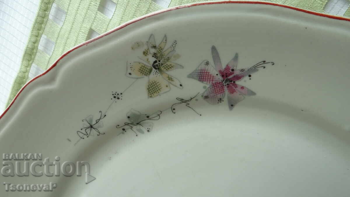 Platou din porțelan, farfurie mare "Kitka" cu preț 5.00 BGN | € 2.56
