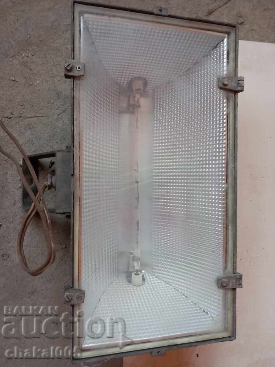 Licitație În lumina reflectoarelor