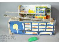 Παλιό ρωσικό μεταλλικό μηχανικό παιχνίδι γκαράζ αυτοκίνητο με κουτί