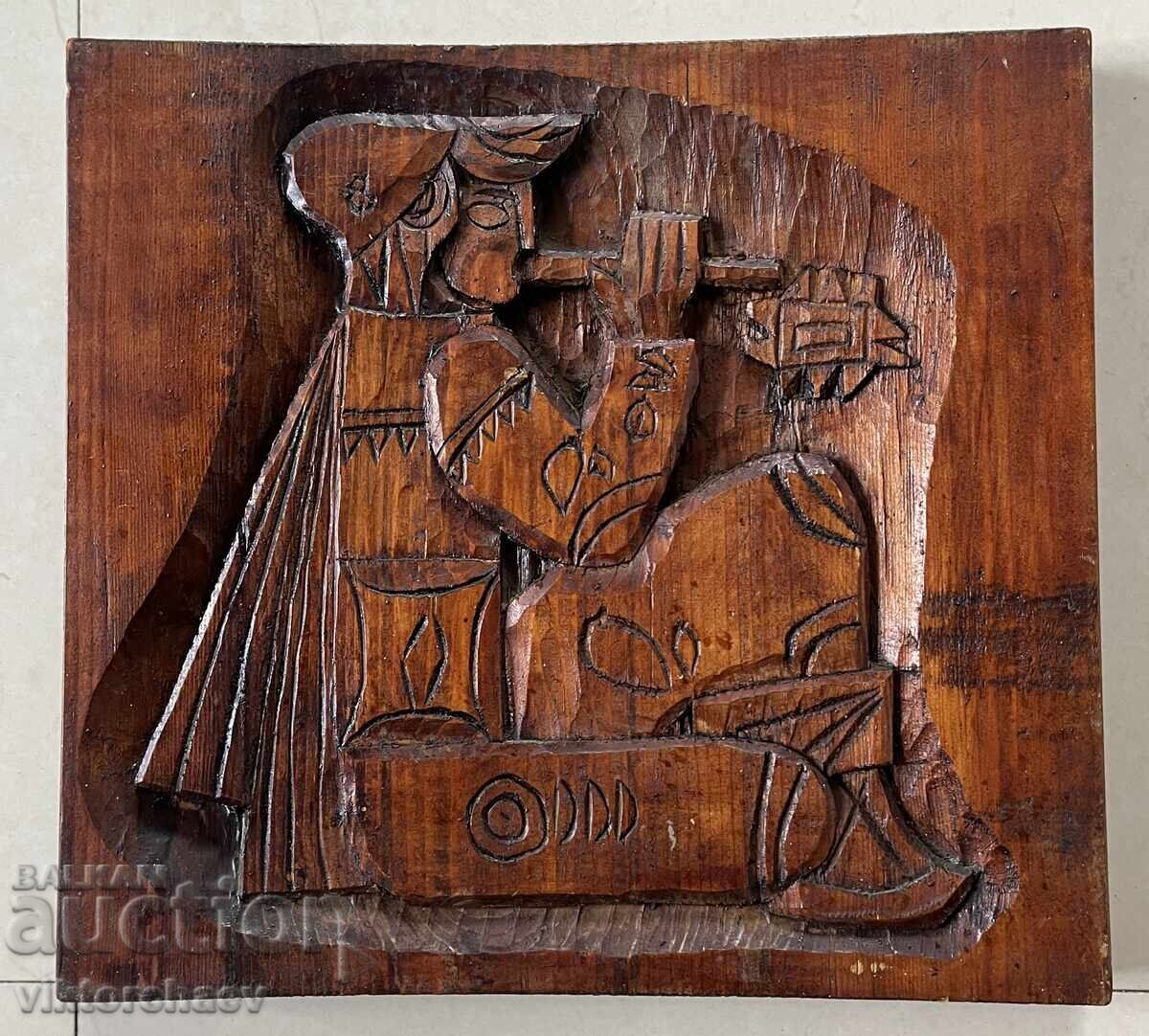 Интересна дърворезба