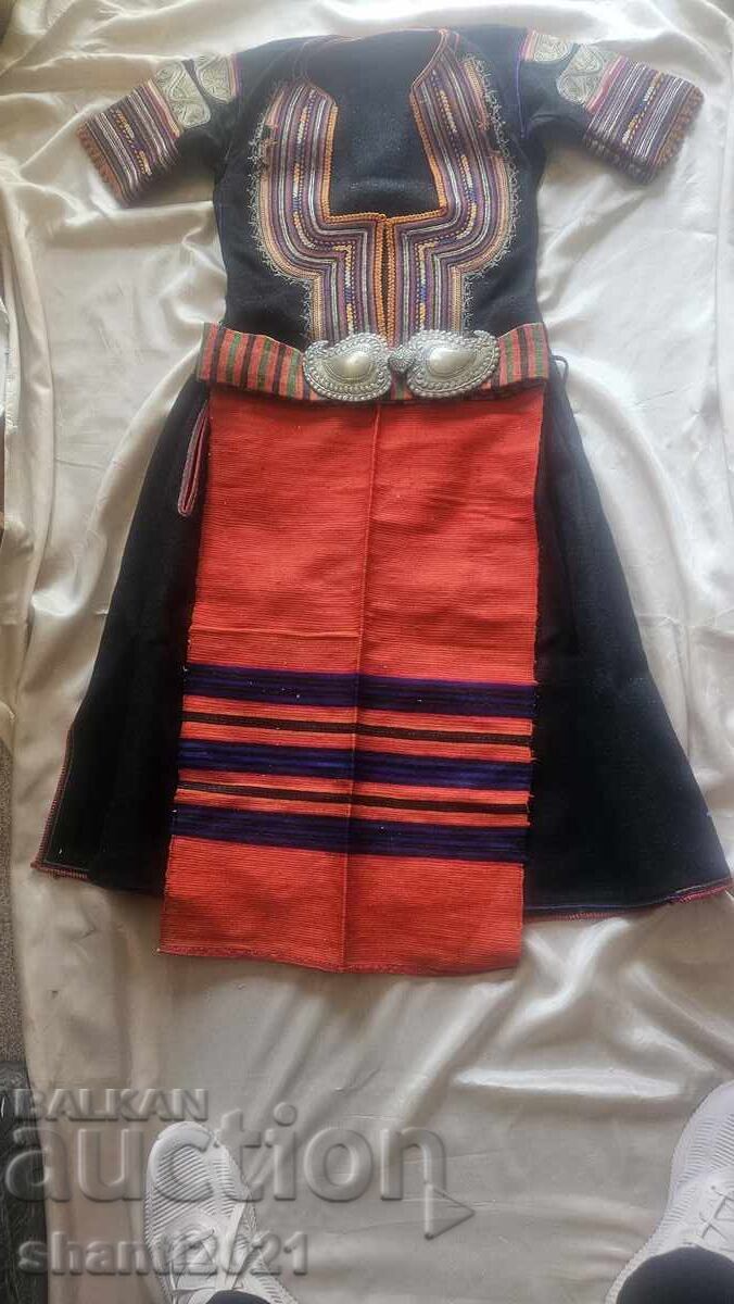 АВТЕНТИЧНА КЮСТЕНДИЛСКА САЯ НОСИЯ ,златна  СЪРМА, пафти