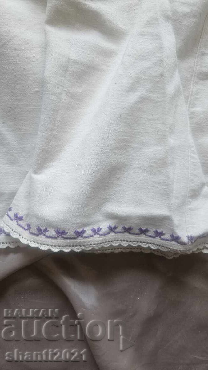 Δημοπρασία Ρούχα για φορεσιά, κενάρ, παγιέτες και κέντημα