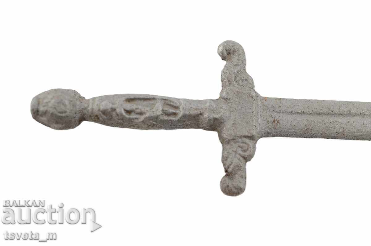 Auction a dagger Auction a dagger