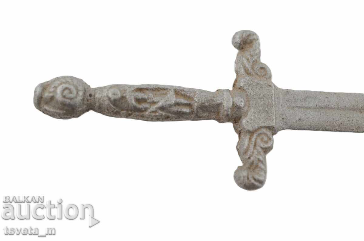 Delivery of a dagger Delivery of a dagger