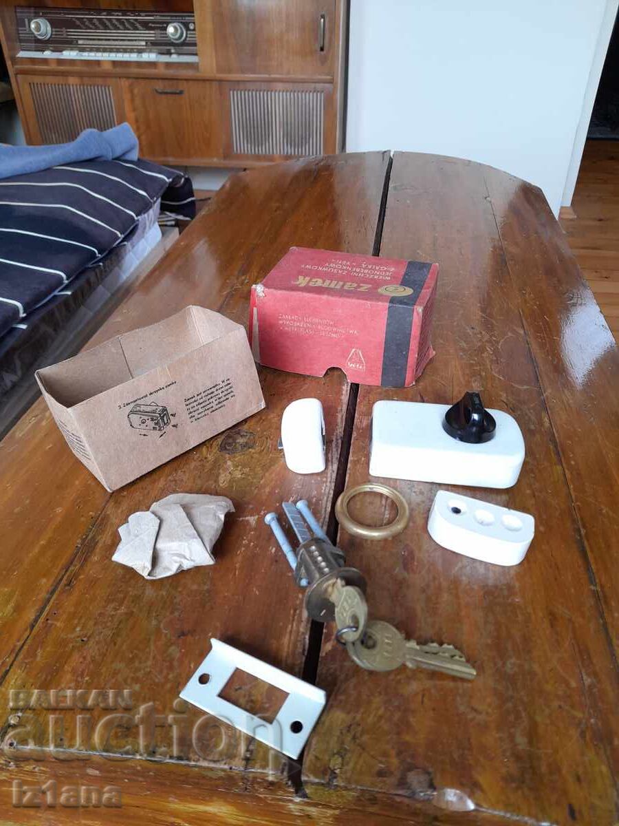 Δημοπρασία Παλιά πρόσθετη κλειδαριά, μάνταλο Yeti, Zamek