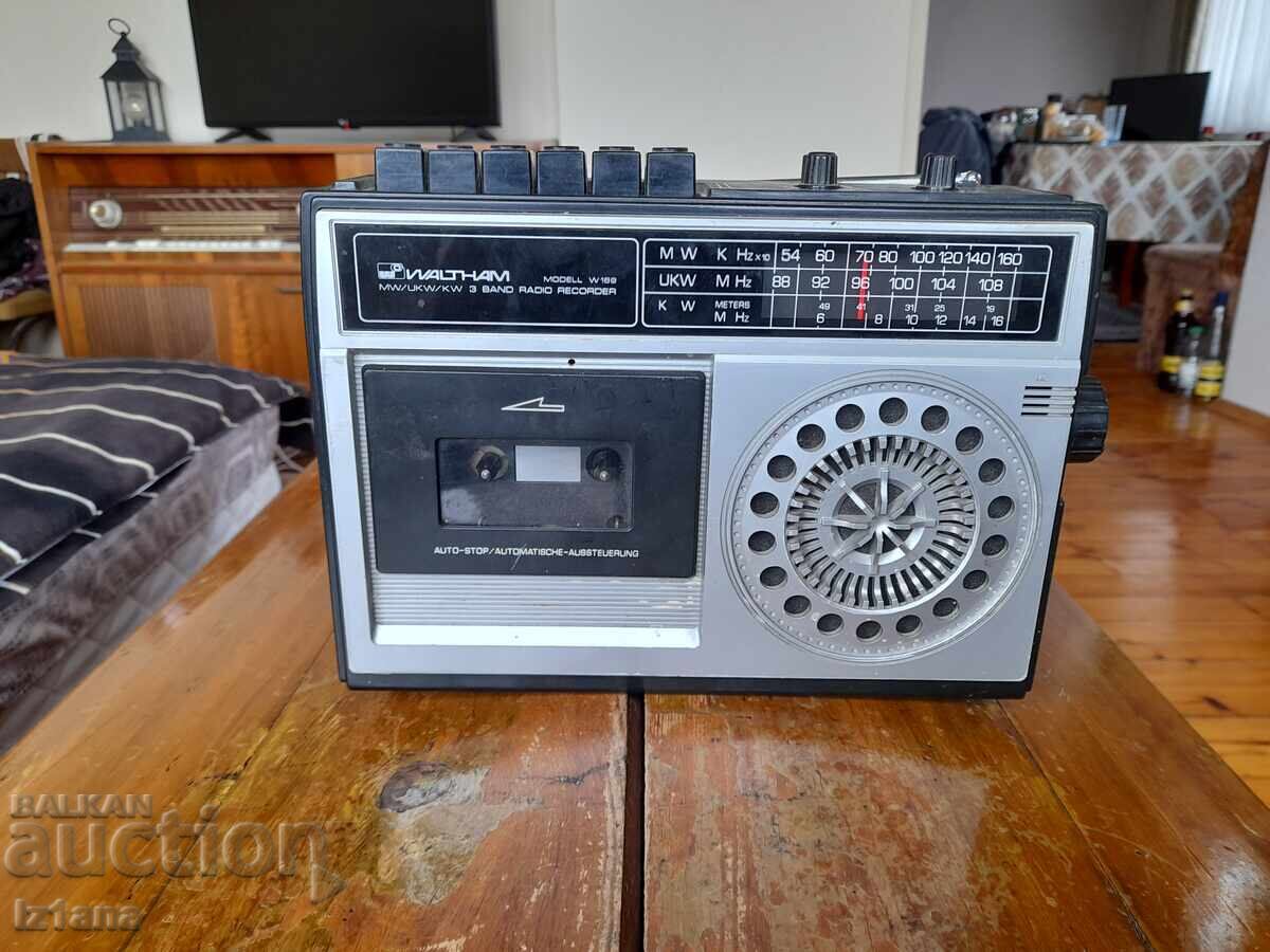Παλιό ραδιοκασετόφωνο Waltham