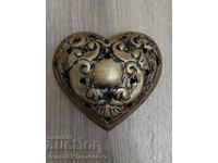 Cutie de alamă pentru cunoscători