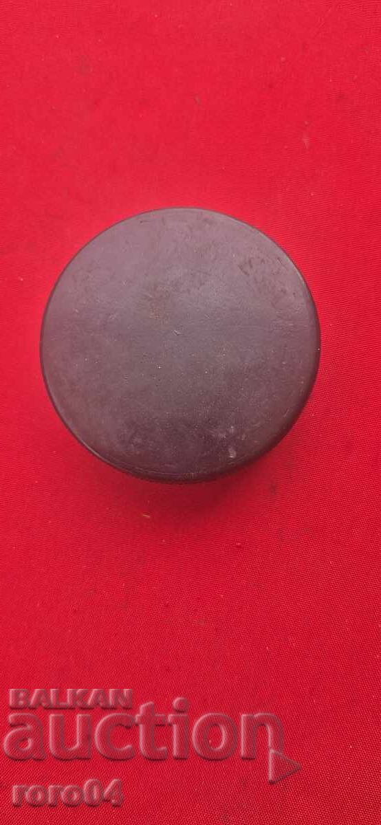 PUCK DE HOCKEY - URSS - 1989 cu preț € 15.99 | 31.27 BGN PUCK DE HOCKEY - URSS - 1989 cu preț € 15.99 | 31.27 BGN