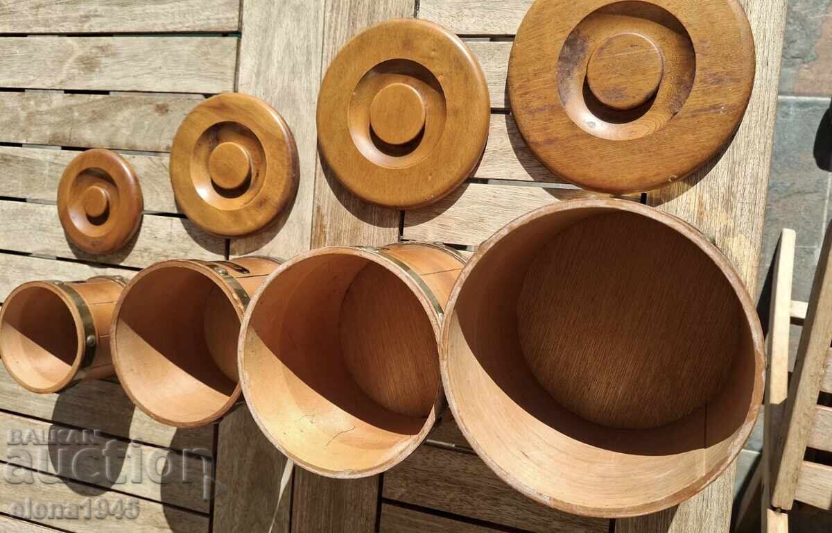 Cutii de depozitare pentru câini francezi cu preț 84.00 BGN | € 42.95