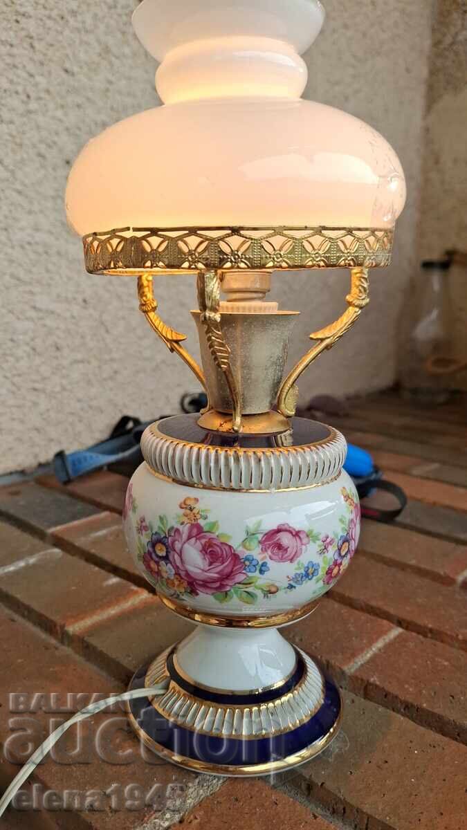 Доставка на Антикварна френска лампа Доставка на Антикварна френска лампа