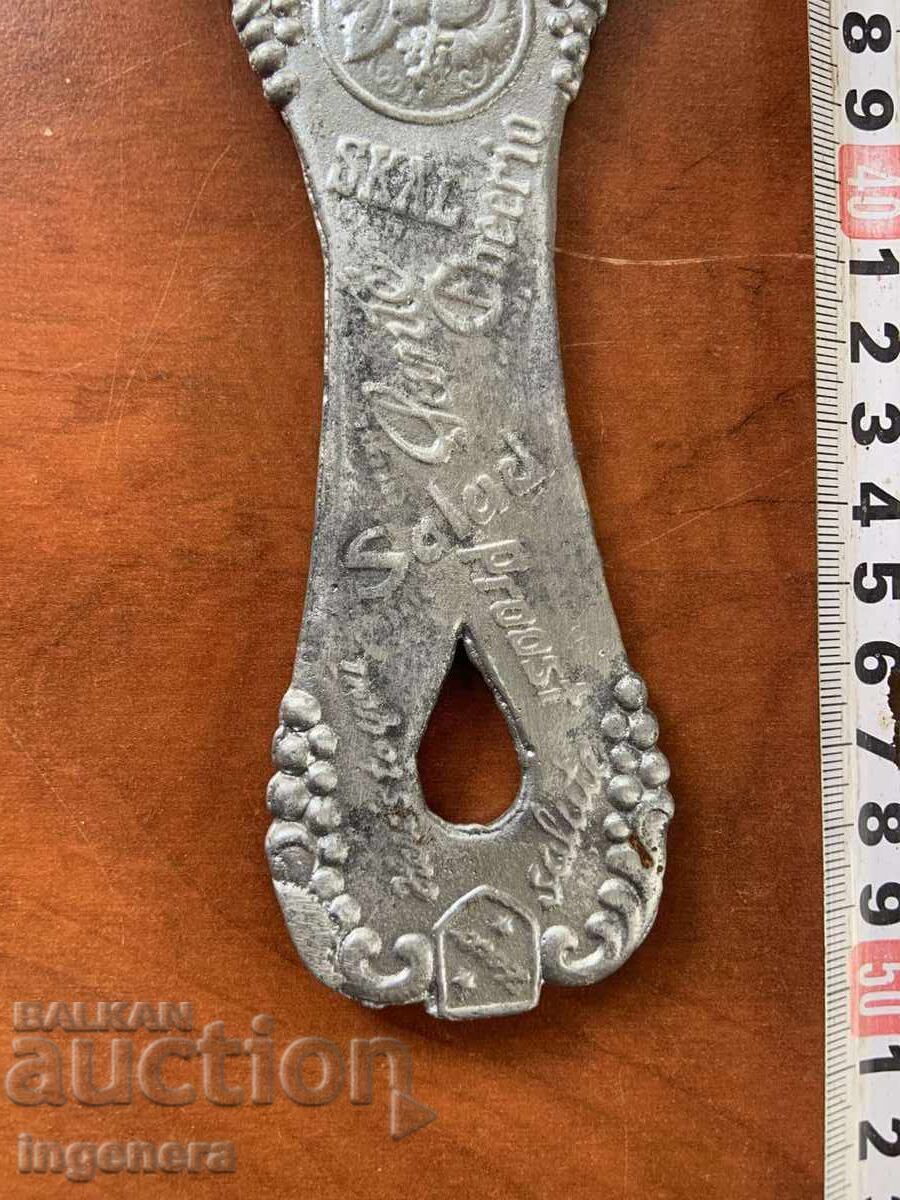 Cast iron opener with socle ornaments - 6