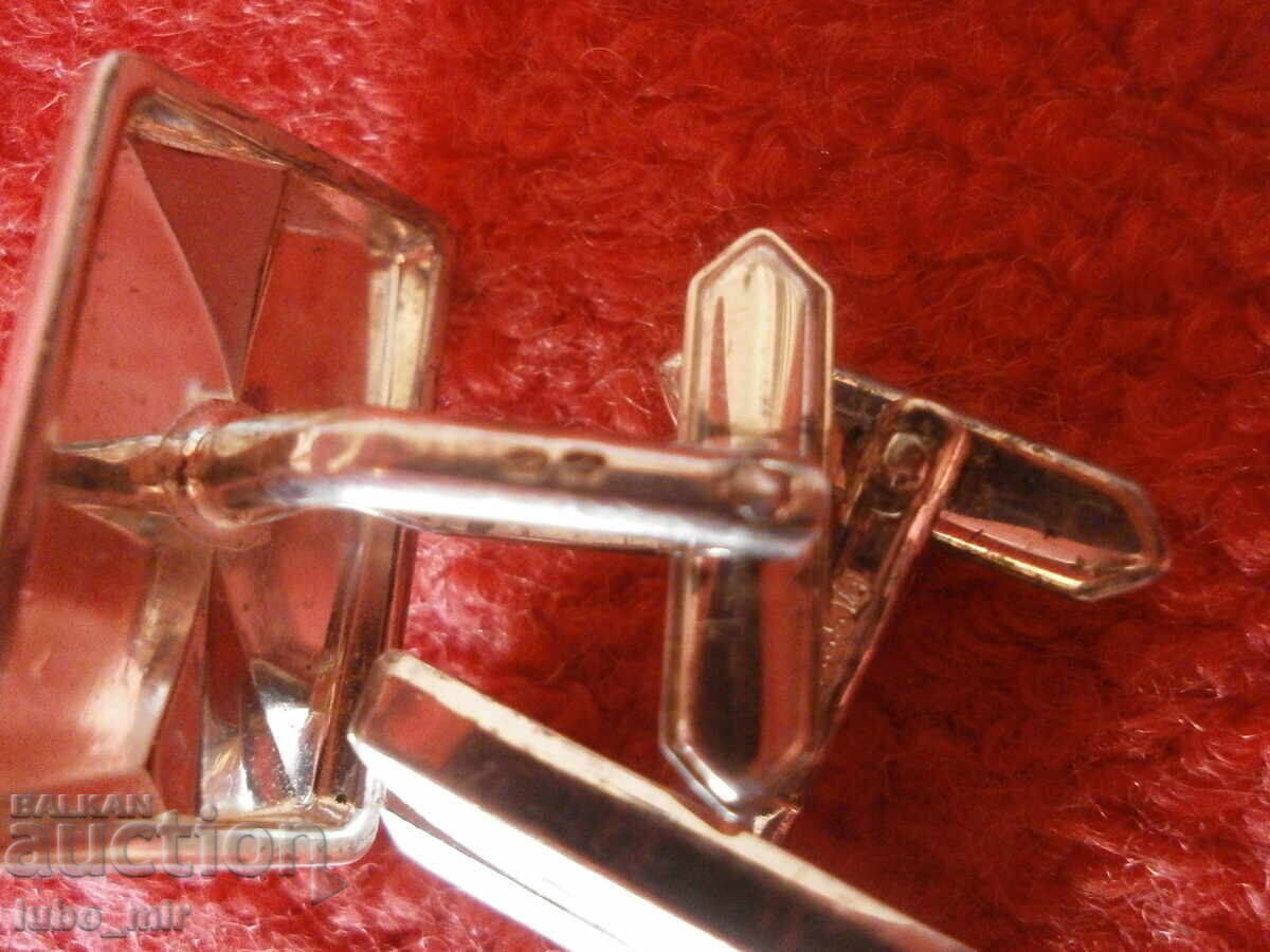 Доставка на СТАРИ СРЕБЪРНИ БУТОНЕЛИ Доставка на СТАРИ СРЕБЪРНИ БУТОНЕЛИ