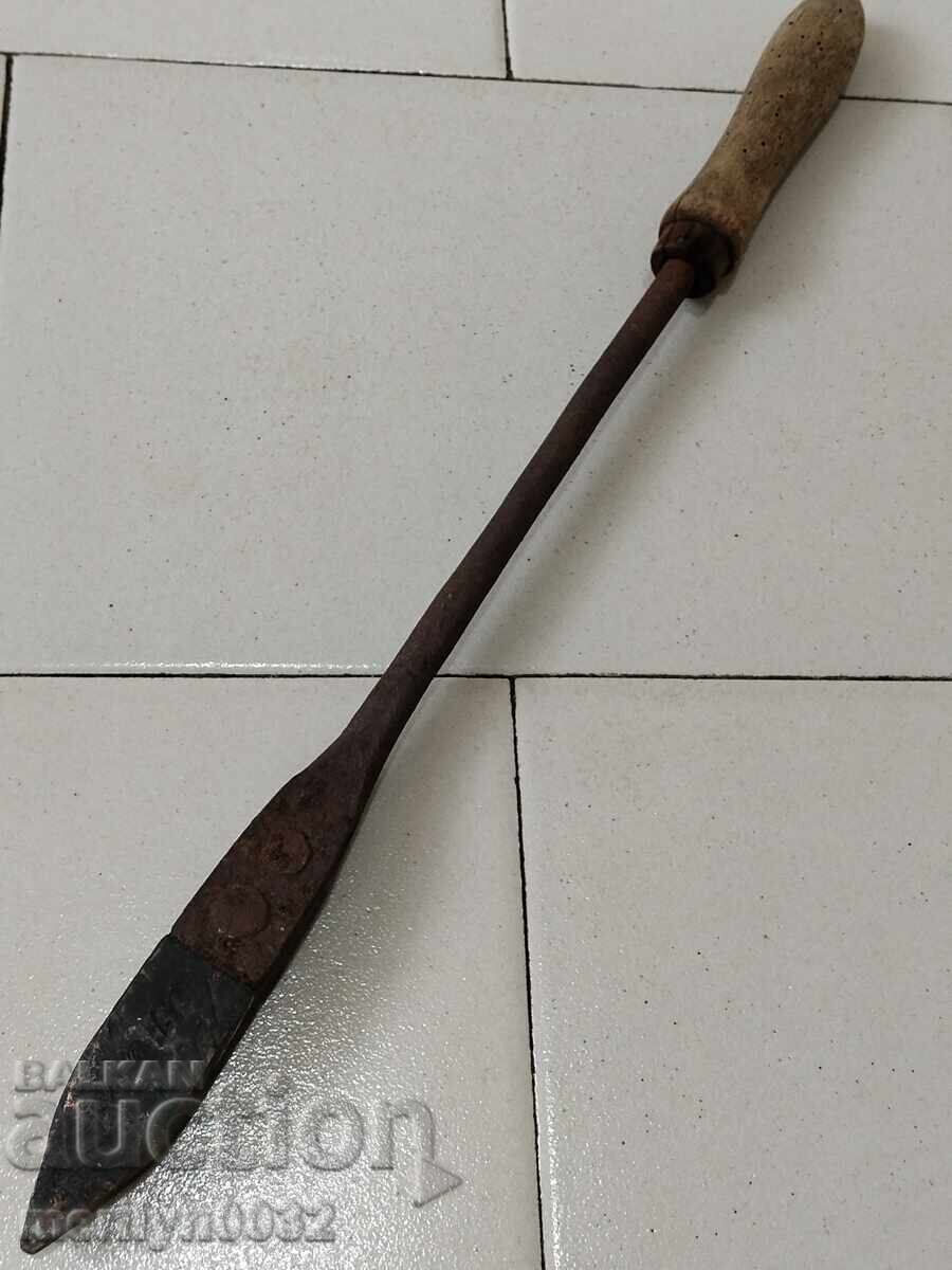 Ένα παλιό κολλητήρι από τις αρχές του 20ου αιώνα