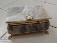 Cutie de bijuterii din marmură, bulgărească, din R.P.B