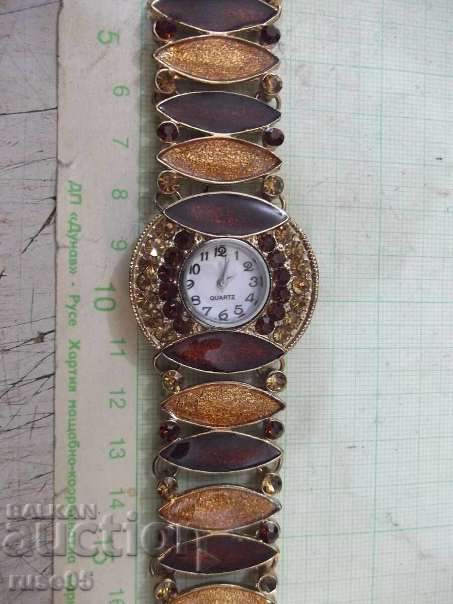 Ceas de damă cuarț funcțional cu preț 5.00 BGN | € 2.56 Ceas de damă cuarț funcțional cu preț 5.00 BGN | € 2.56