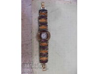 Γυναικείο ρολόι χαλαζία που λειτουργεί