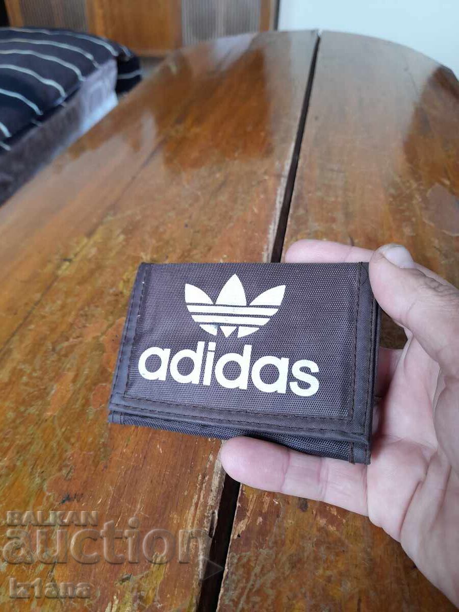 Старо портмоне Adidas с цена 27.00 лв. | € 13.80