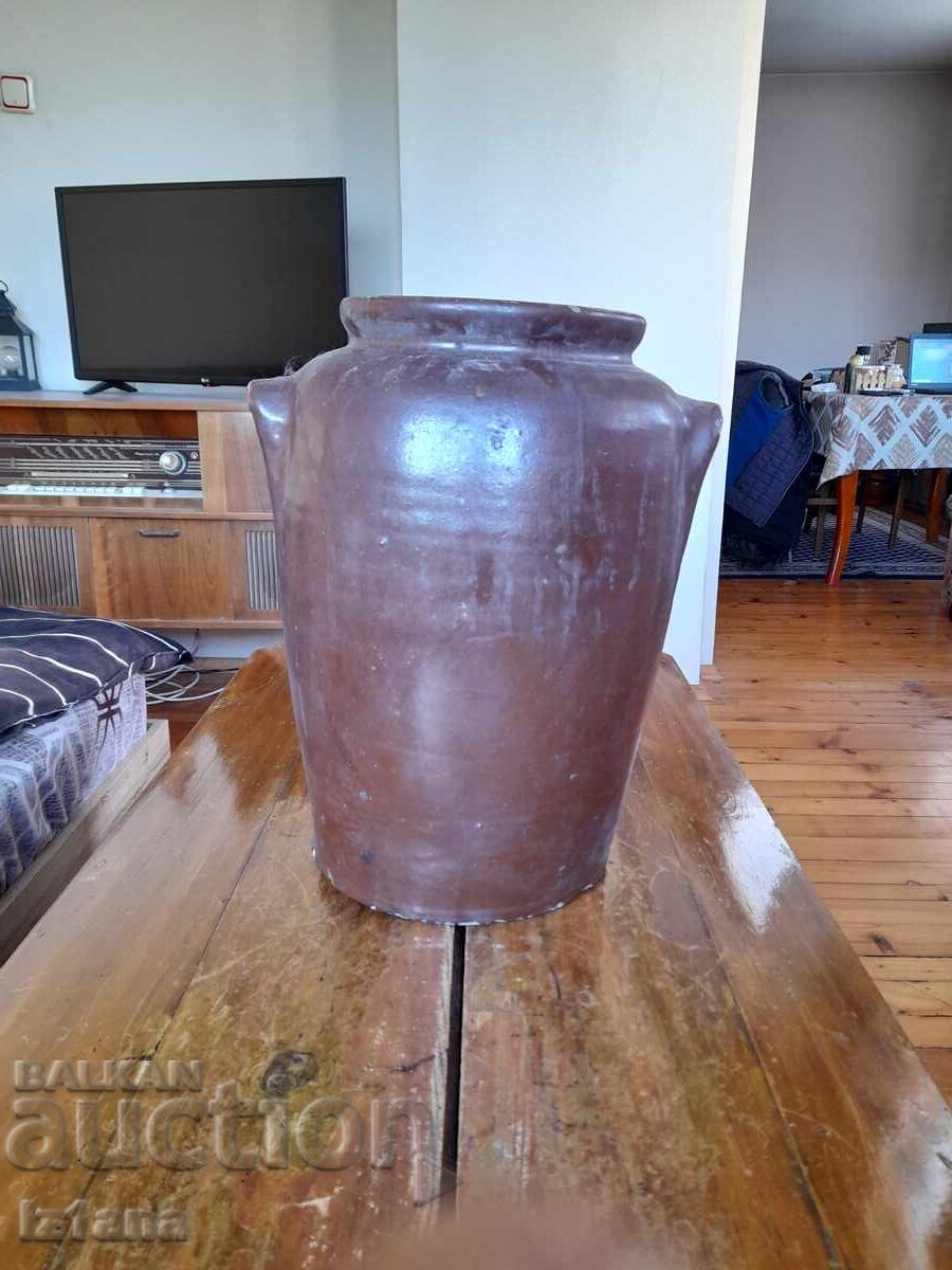 Un borcan străvechi