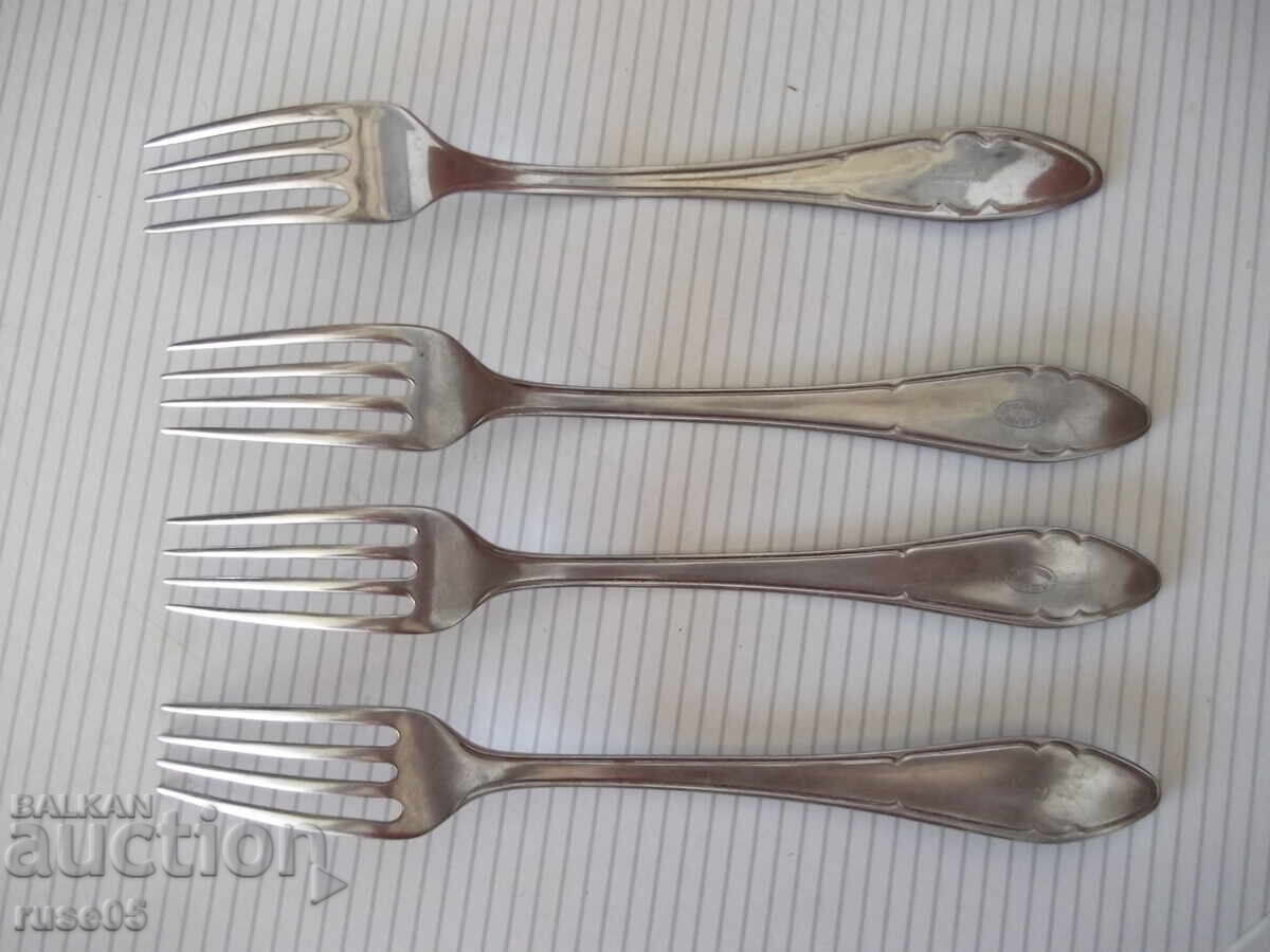 Licitație Lot de 4 furculițe de la "Fabrica - P.Denev-Gabrovo" Licitație Lot de 4 furculițe de la "Fabrica - P.Denev-Gabrovo"