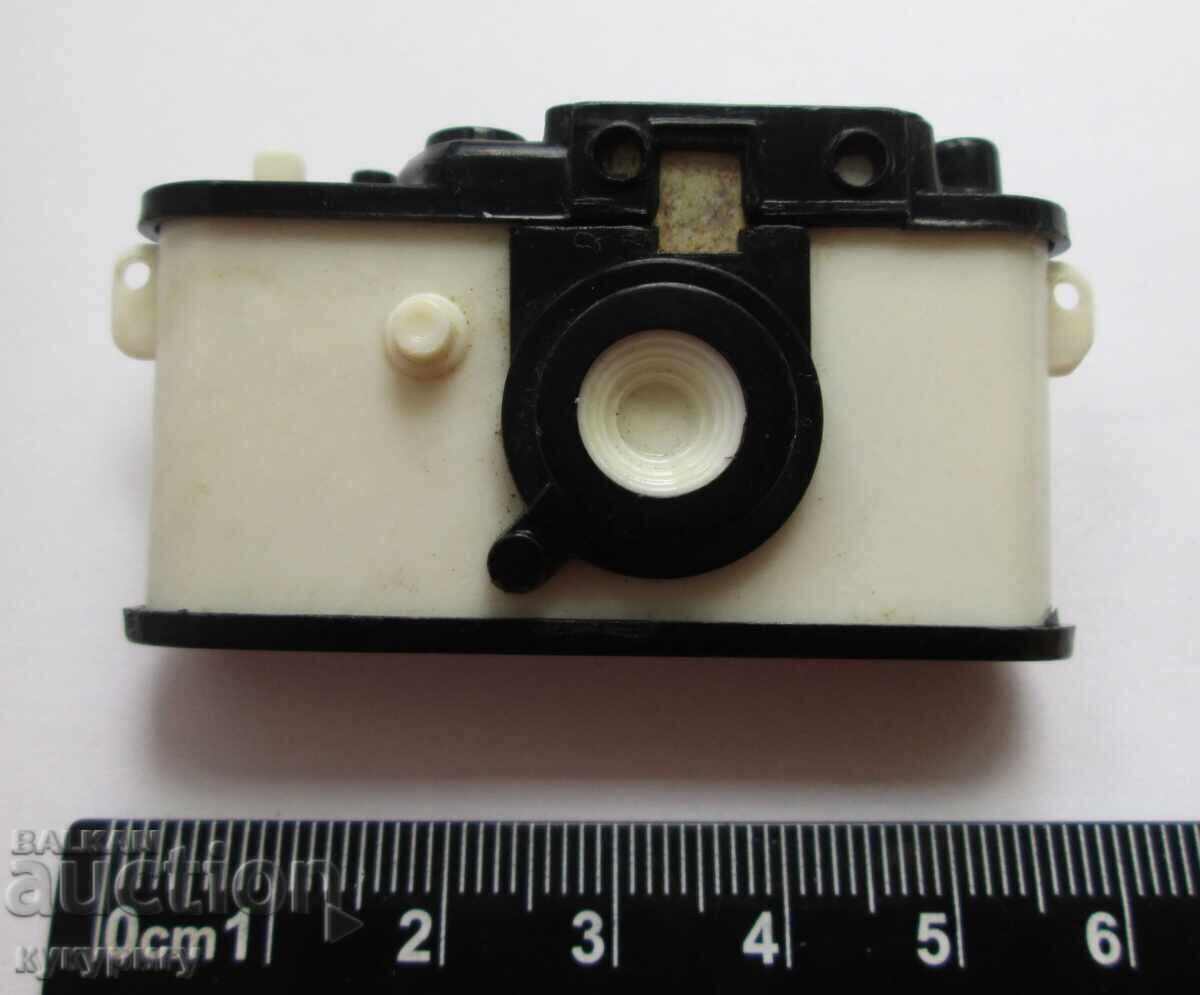 Licitație Stara igrachka za vyzrastni - fotoaparat sys snimki goli zheni Licitație Stara igrachka za vyzrastni - fotoaparat sys snimki goli zheni