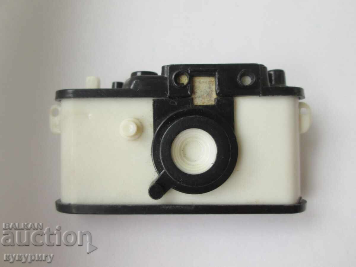 Stara igrachka za vyzrastni - fotoaparat sys snimki goli zheni Stara igrachka za vyzrastni - fotoaparat sys snimki goli zheni