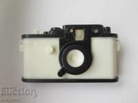 Stara igrachka za vyzrastni - fotoaparat sys snimki goli zheni