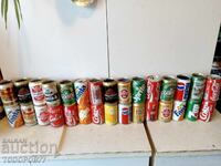 Συλλογή παλαιών κουτιών αναψυκτικών από τις αρχές της δεκαετίας του '90