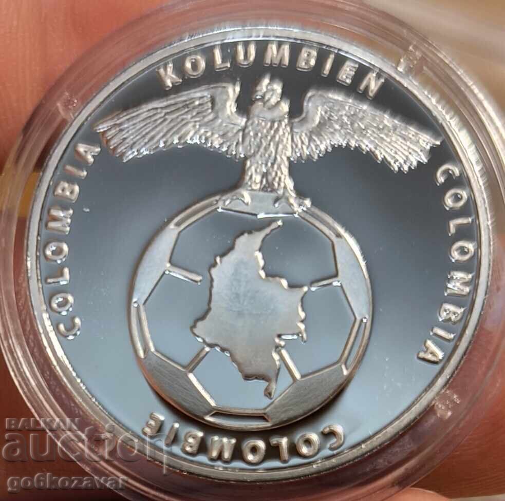 Monedă Medalie Campionatul Mondial de Fotbal 2014 Argint ! Monedă Medalie Campionatul Mondial de Fotbal 2014 Argint !