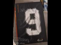 Apartment 9, Nora Pencheva