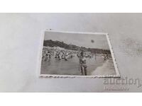 Φωτογραφία Νεαρή γυναίκα στην παραλία