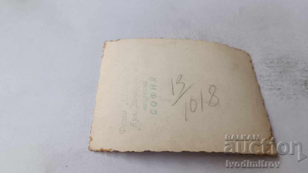 Fotografie Sofia Bărbat ținând un discurs cu preț 1.85 BGN | € 0.95