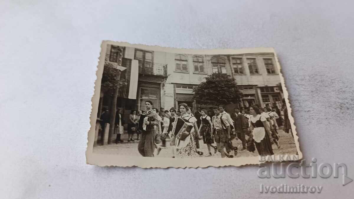 Φωτογραφία Σόφιας Μουσικοί σε πορεία στον δρόμο Φωτογραφία Σόφιας Μουσικοί σε πορεία στον δρόμο