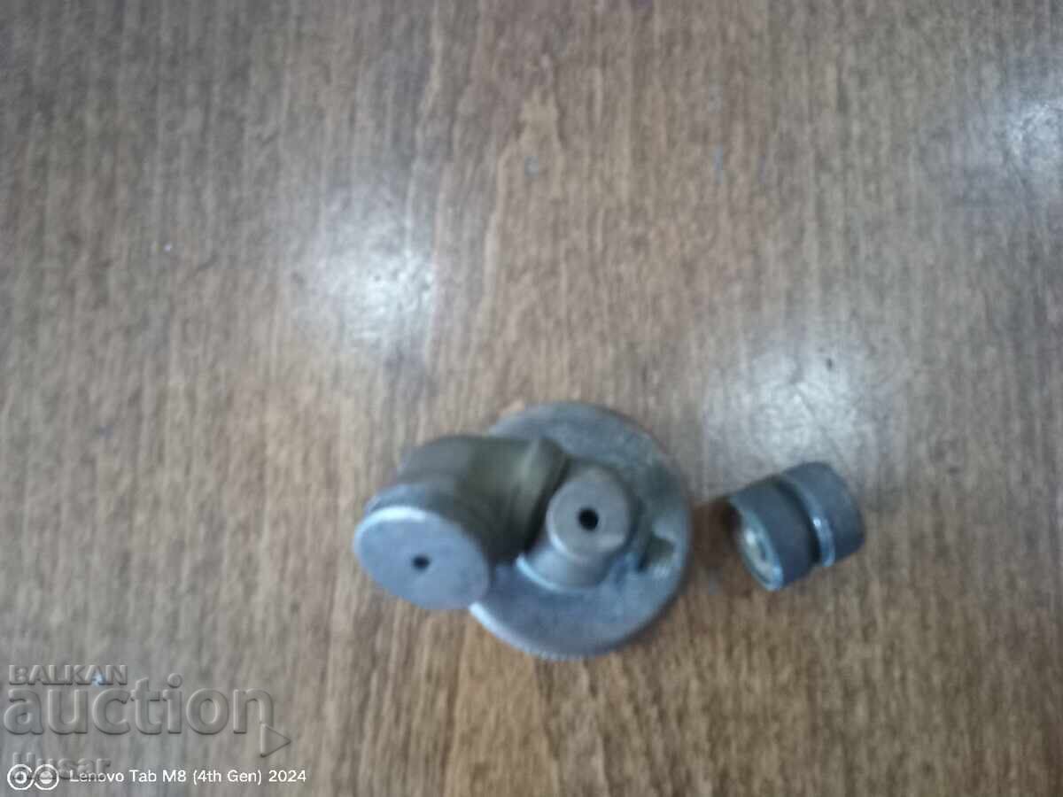 Old bronze pump, garden - 5