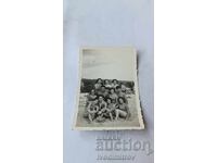 Φωτογραφία Νέων και Κοριτσιών στην Παραλία