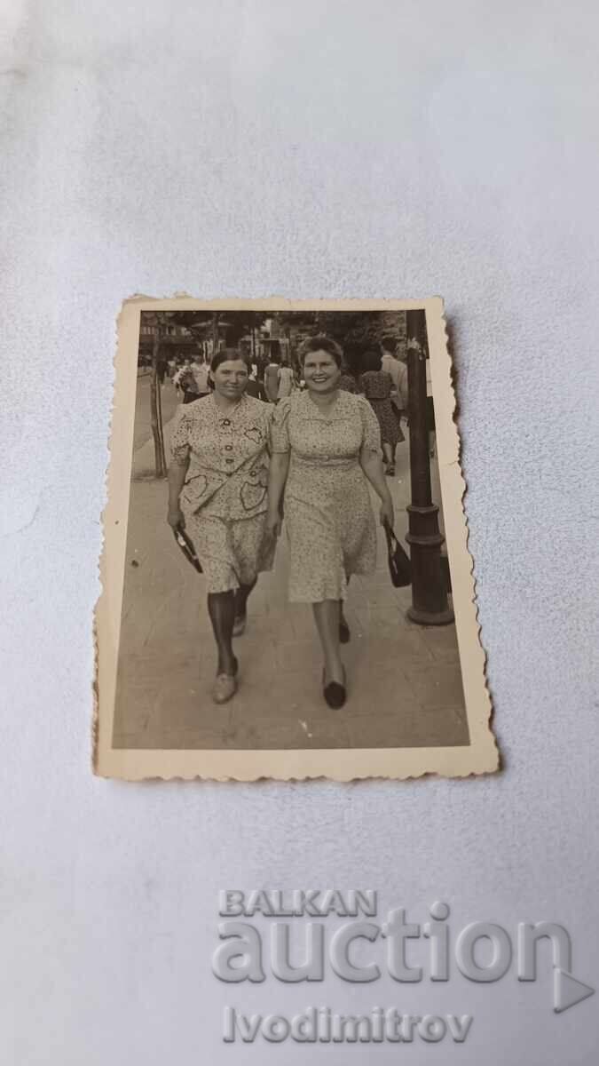 Photo Sofia Two women on a walk 1942