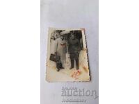 Φωτογραφία Σόφιας, Αξιωματικός και άνδρας στο πεζοδρόμιο