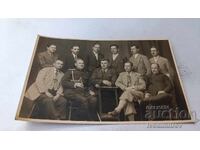 Φωτογραφία Αξιωματικού και ομάδα ανδρών